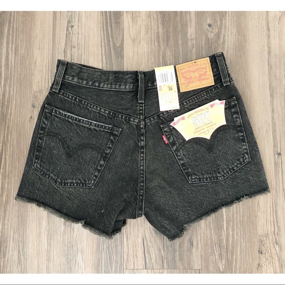 SALE!!  NWT Levi’s High Rise Shorts in Black Eye